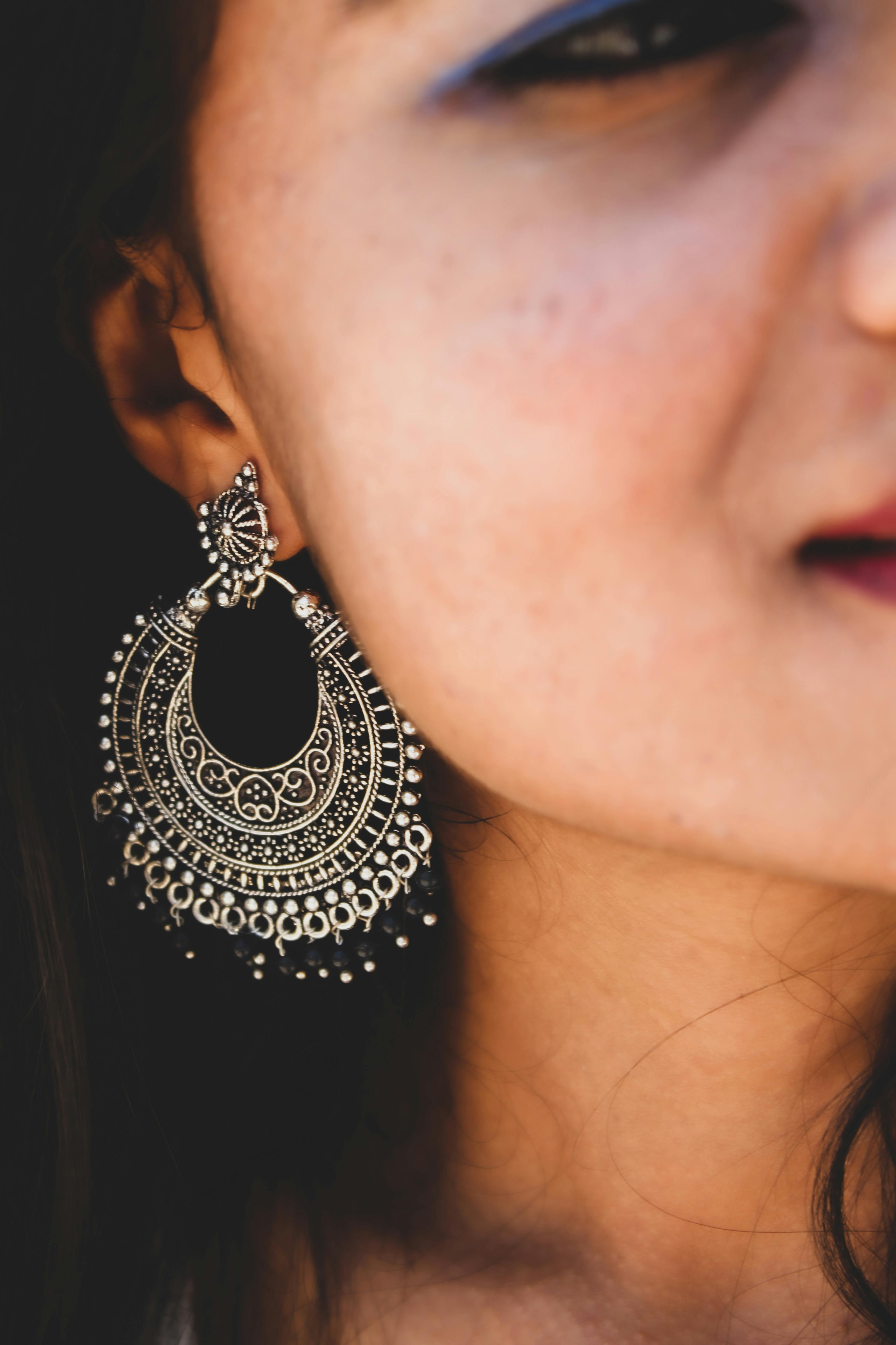 Oxidized Jewelry to Create a Minimalist Look